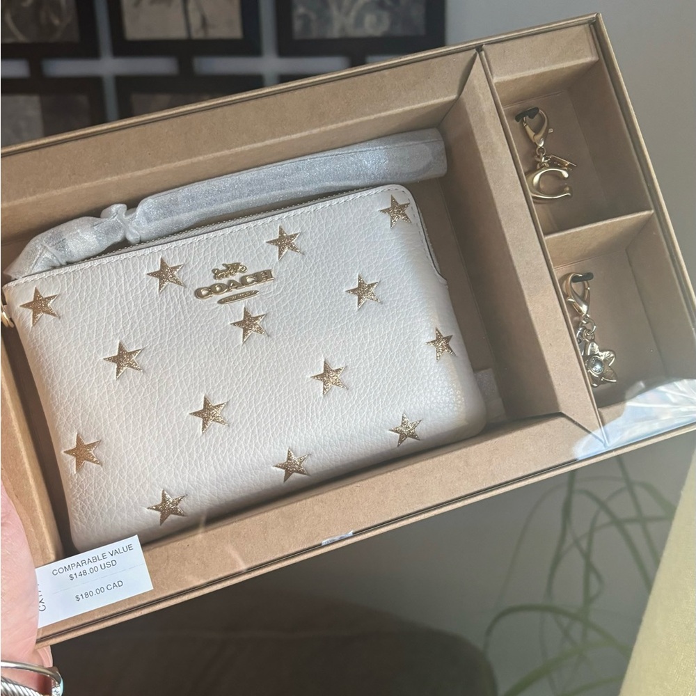 Authentic COACH Leather glitter stars wristlet and 2 charms set in box 🎁 - Picture 2 of 12